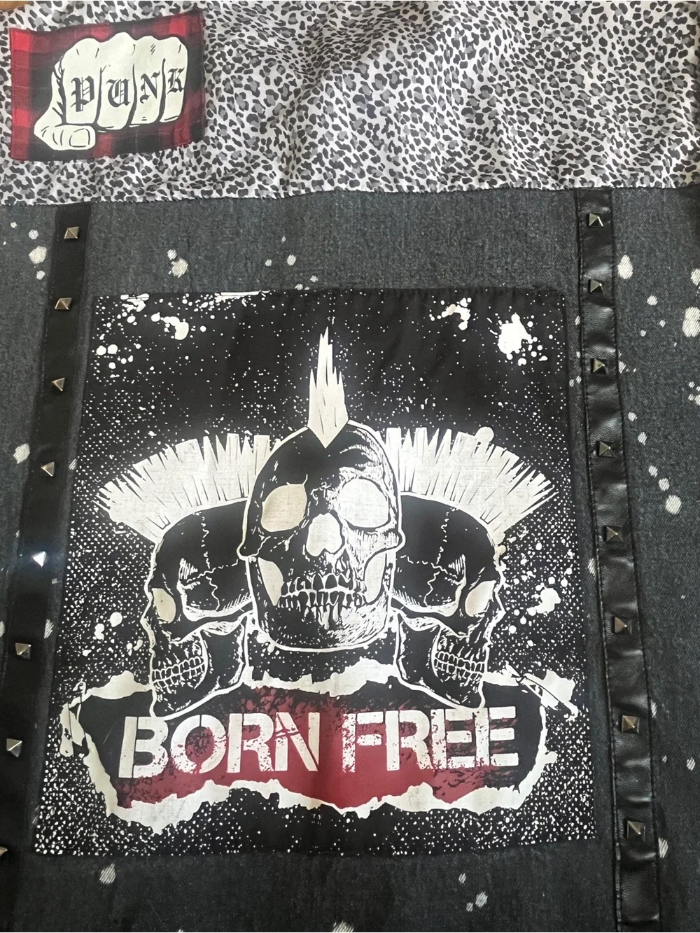 Spirit Halloween Punk Rockstar Vest Stud Skull Patches Bleach Splatter Emo L/XL